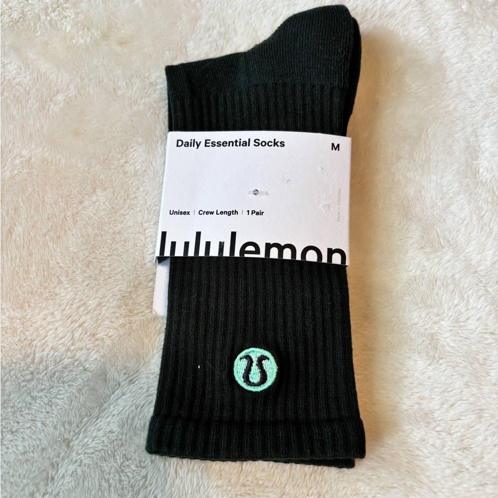 lululemon athletica Rainforest Green Daily Essential Socks